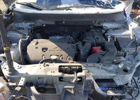 2016 Mitsubishi Outlander Sport 2.0 Es z USA, uszkodzony, nr VIN JA4AP3AU5GZ032252